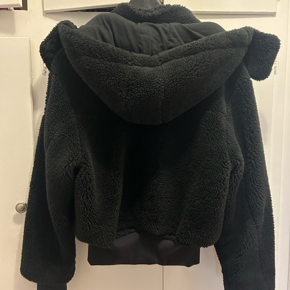 ALO Yoga Black Sherpa Jacket - Picture 3 of 7